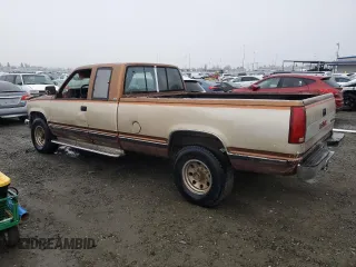 1989 GMC Sierra 1500 with VIN 2GTGC29K4K1535524, listed as a Copart auction lot 43388905 with 1,107,360 mi miles and Clean Title. Bid and sale history available at DreamBid. Image 2.