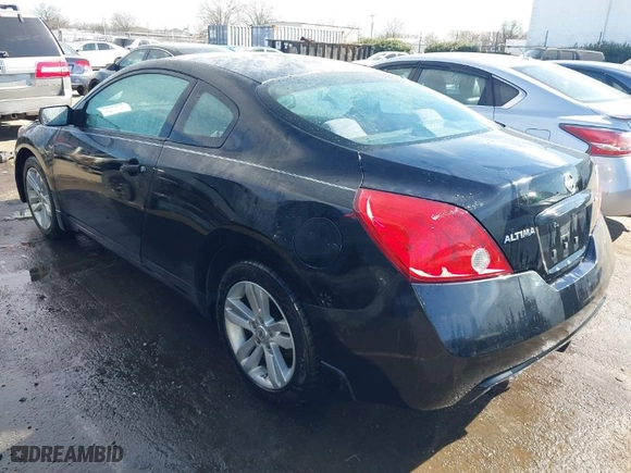 2013 Nissan Altima 2.5 S with VIN 1N4AL2EP0DC137365, listed as a IAAI auction lot 41673131 with 116,267 mi miles. Bid and sale history available at carsss.com. Image 3.