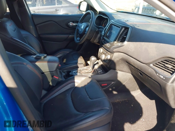 2022 Jeep Cherokee Trailhawk z VIN 1C4PJMBX5ND553336, wystawiony jako IAAI lot #41930991 z przebiegiem 40 832 mil mil oraz . Historia ofert i sprzedaży dostępna na DreamBid. Obrazek 5.
