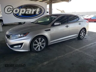 2012 Kia Optima SX z VIN 5XXGR4A62CG034068, wystawiony jako Copart lot #58785765 z przebiegiem 140 852 mil mil oraz Czysty tytuł • Clean title. Historia ofert i sprzedaży dostępna na DreamBid. Obrazek 1.