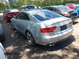 2012 Audi A5 Premium Plus z VIN WAULFAFR7CA027599, wystawiony jako IAAI lot #42201693 z przebiegiem 126 866 mil mil oraz . Historia ofert i sprzedaży dostępna na DreamBid. Obrazek 3.