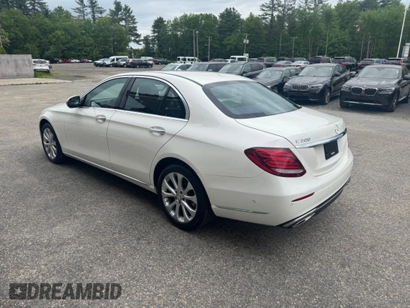 2017 Mercedes-Benz E 300 Luxury z VIN WDDZF4KB3HA208509, wystawiony jako Copart lot #59420695 z przebiegiem 152 021 mil mil oraz Czysty tytuł • Clean title. Historia ofert i sprzedaży dostępna na DreamBid. Obrazek 3.