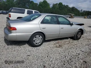2001 Toyota Camry CE z VIN 4T1BG22K91U053266, wystawiony jako Copart lot #56991785 z przebiegiem 130 502 mil mil oraz Szkody całkowita. Historia ofert i sprzedaży dostępna na DreamBid. Obrazek 3.