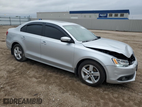 2012 Volkswagen Jetta TDI w/Premium & Nav z VIN 3VWLL7AJ8CM365576, wystawiony jako Copart lot #56728245 z przebiegiem 102 088 mil mil oraz Szkoda całkowita • Salvage title. Historia ofert i sprzedaży dostępna na DreamBid. Obrazek 4.