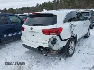 2019 Kia Sorento LX with VIN 5XYPGDA39KG452763, listed as a IAAI auction lot 41585609 with 71,503 mi miles. Bid and sale history available at carsss.com. Image 4.