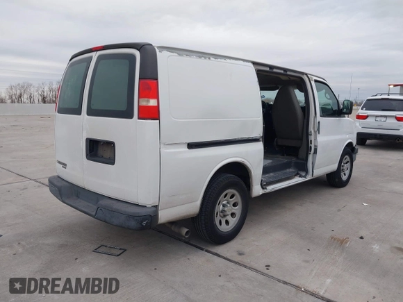 2013 Chevrolet Express Cargo z VIN 1GCSGAFX4D1128353, wystawiony jako IAAI lot #41369784 z przebiegiem 109 703 mil mil oraz . Historia ofert i sprzedaży dostępna na DreamBid. Obrazek 4.