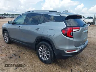 2023 GMC Terrain SLT z VIN 3GKALVEG9PL181616, wystawiony jako IAAI lot #42338137 z przebiegiem 44 400 mil mil oraz . Historia ofert i sprzedaży dostępna na DreamBid. Obrazek 3.