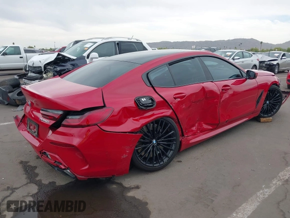2022 BMW 8 Series M850i z VIN WBAGV8C04NCH90015, wystawiony jako IAAI lot #42020711 z przebiegiem 39 801 mil mil oraz . Historia ofert i sprzedaży dostępna na DreamBid. Obrazek 4.