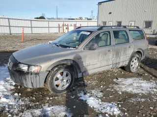 2001 Volvo V70 with VIN YV1SZ58D911021115, listed as a Copart auction lot 42342435 with 219,979 mi miles and Non Repairable. Bid and sale history available at carsss.com. Image 1.
