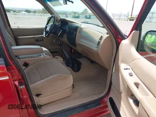 2000 Ford Explorer XLS с VIN 1FMZU72XXYUB20077, выставлен на аукционе IAAI как лот 42744904 с пробегом 149 319 миль миль и . История ставок и продаж доступна на DreamBid. Изображение 5.