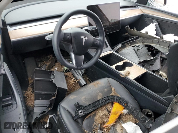 2023 Tesla Model Y Long Range z VIN 7SAYGDEE7PF870370, wystawiony jako Copart lot #55700135 z przebiegiem 32 410 mil mil oraz Szkoda całkowita • Salvage title. Historia ofert i sprzedaży dostępna na DreamBid. Obrazek 8.