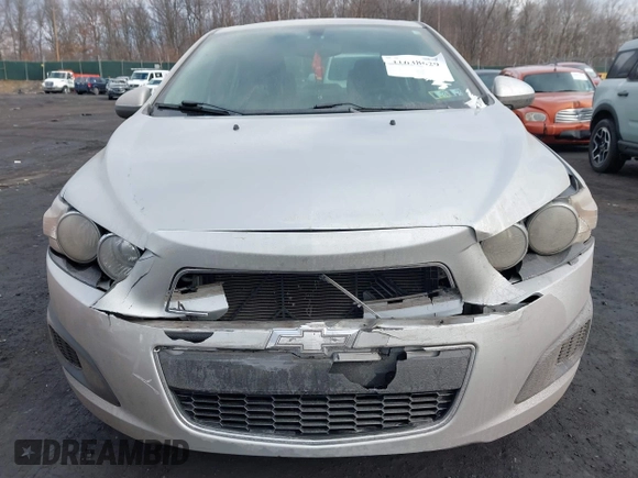 2014 Chevrolet Sonic LS z VIN 1G1JA5SG4E4144989, wystawiony jako IAAI lot #41638629 z przebiegiem 52 440 mil mil oraz . Historia ofert i sprzedaży dostępna na DreamBid. Obrazek 6.