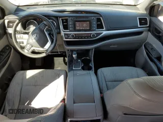 2015 Toyota Highlander LE Plus z VIN 5TDZKRFH4FS051610, wystawiony jako Copart lot #53880115 z przebiegiem 138 014 mil mil oraz Szkoda całkowita • Salvage title. Historia ofert i sprzedaży dostępna na DreamBid. Obrazek 8.