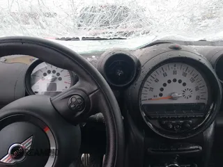 2014 MINI Countryman S z VIN WMWZC5C57EWM17149, wystawiony jako IAAI lot #41246831 z przebiegiem 112 369 mil mil oraz . Historia ofert i sprzedaży dostępna na DreamBid. Obrazek 7.