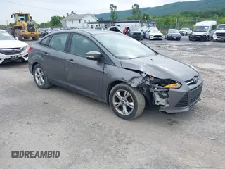 2013 Ford Focus SE z VIN 1FADP3F24DL249225, wystawiony jako IAAI lot #42345969 z przebiegiem 157 730 mil mil oraz . Historia ofert i sprzedaży dostępna na DreamBid. Obrazek 1.