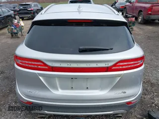 2015 Lincoln MKC with VIN 5LMTJ2AH6FUJ10863, listed as a IAAI auction lot 41983116 with 111,250 mi miles. Bid and sale history available at carsss.com. Image 17.