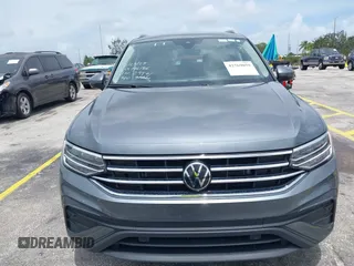 2024 Volkswagen Tiguan SE z VIN 3VV3B7AX9RM196186, wystawiony jako IAAI lot #42769059 z przebiegiem 16 258 mil mil oraz . Historia ofert i sprzedaży dostępna na DreamBid. Obrazek 12.