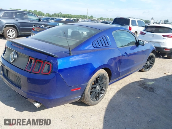 2014 Ford Mustang V6 z VIN 1ZVBP8AM2E5262050, wystawiony jako IAAI lot #42600638 z przebiegiem 208 708 mil mil oraz . Historia ofert i sprzedaży dostępna na DreamBid. Obrazek 4.
