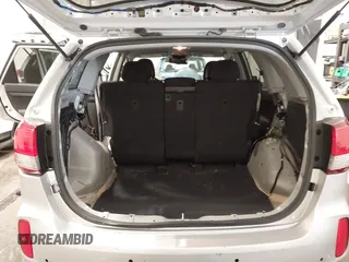 2014 Kia Sorento LX z VIN 5XYKTCA63EG524362, wystawiony jako IAAI lot #42264712 z przebiegiem 99 450 mil mil oraz . Historia ofert i sprzedaży dostępna na DreamBid. Obrazek 18.