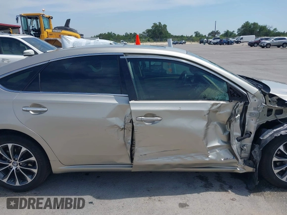 2018 Toyota Avalon Hybrid XLE Plus z VIN 4T1BD1EB5JU060570, wystawiony jako IAAI lot #42270625 z przebiegiem 100 010 mil mil oraz . Historia ofert i sprzedaży dostępna na DreamBid. Obrazek 12.
