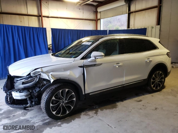 2021 Lincoln Nautilus Reserve with VIN 2LMPJ8K92MBL11679, listed as a Copart auction lot 81902783 with 31,463 mi miles. Bid and sale history available at carsss.com. Image 1.