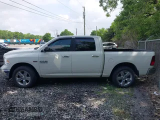2016 Ram 1500 Lone Star z VIN 3C6RR6LT4GG300840, wystawiony jako IAAI lot #42456323 z przebiegiem 284 933 mil mil oraz . Historia ofert i sprzedaży dostępna na DreamBid. Obrazek 14.