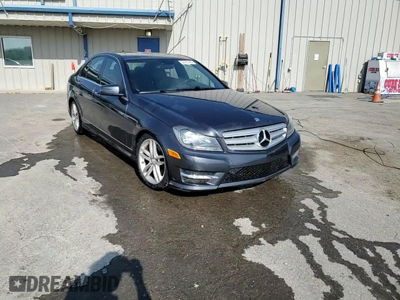 2013 Mercedes-Benz C 300 Sport z VIN WDDGF8AB2DR269765, wystawiony jako Copart lot #53187405 z przebiegiem Nie podano mil oraz Szkoda całkowita • Salvage title. Historia ofert i sprzedaży dostępna na DreamBid. Obrazek 13.