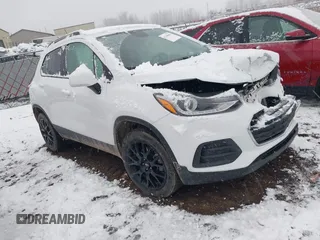 2022 Chevrolet Trax LT with VIN KL7CJPSM6NB536897, listed as a IAAI auction lot 41140696 with 31,913 mi miles. Bid and sale history available at carsss.com. Image 1.