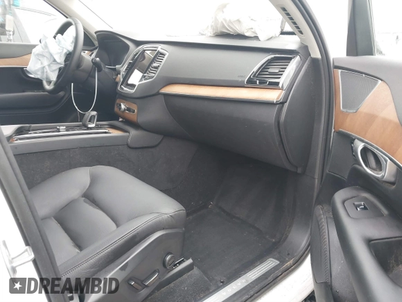 2024 Volvo XC90 Plus Bright Theme with VIN YV4062PE6R1226477, listed as a IAAI auction lot 41882985 with 15,057 mi miles and . Bid and sale history available at DreamBid. Image 5.