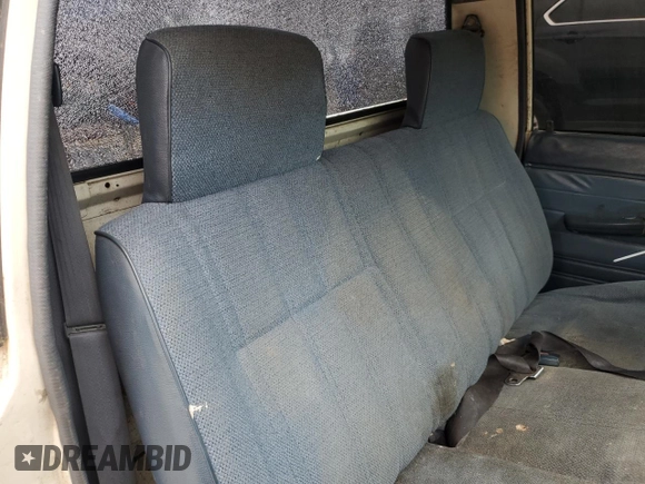 1988 Toyota Pickup z VIN JT4RN50R0J5122639, wystawiony jako Copart lot #52792445 z przebiegiem 233 407 mil mil oraz Szkody całkowita. Historia ofert i sprzedaży dostępna na DreamBid. Obrazek 10.