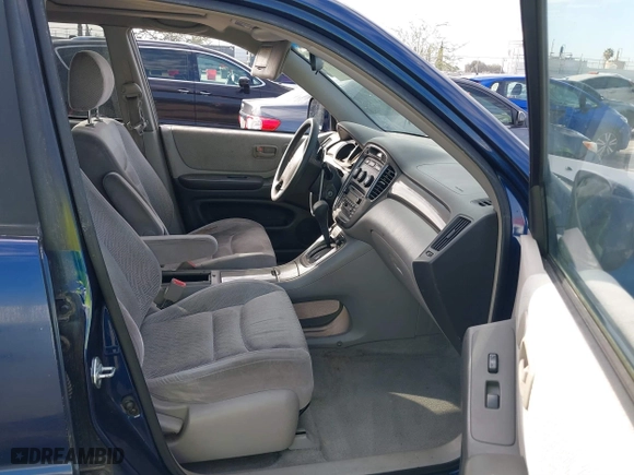 2002 Toyota Highlander with VIN JTEGF21AX20045168, listed as a IAAI auction lot 41700807 with 219,011 mi miles. Bid and sale history available at carsss.com. Image 5.