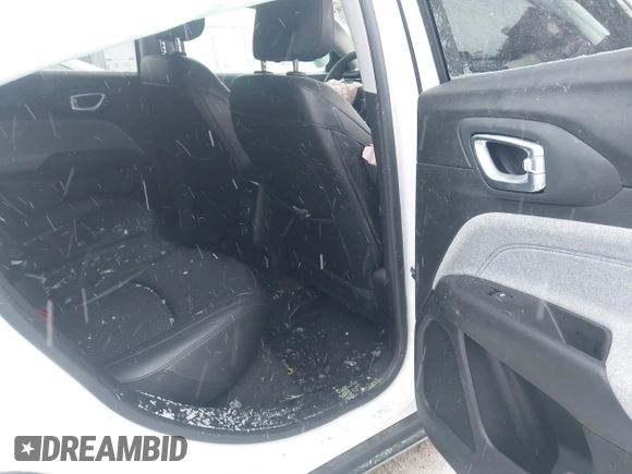 2022 Jeep Compass Latitude with VIN 3C4NJDBB4NT133203, listed as a IAAI auction lot 40990103 with Not provided miles and . Bid and sale history available at DreamBid. Image 8.