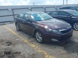2013 Kia Optima EX z VIN 5XXGN4A71DG133275, wystawiony jako IAAI lot #40078628 z przebiegiem 132 298 mil mil oraz . Historia ofert i sprzedaży dostępna na DreamBid. Obrazek 1.