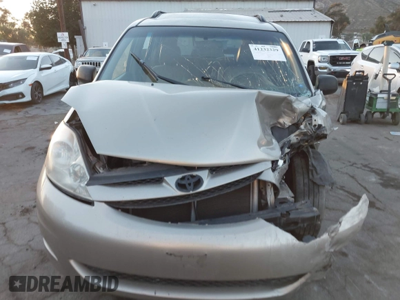 2008 Toyota Sienna XLE with VIN 5TDZK22CX8S186191, listed as a IAAI auction lot 41232329 with 109,103 mi miles. Bid and sale history available at carsss.com. Image 12.