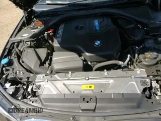 2022 BMW 3 Series 330e с VIN 3MW5P7J00N8C57775, выставлен на аукционе Copart как лот 64281285 с пробегом 39 689 миль миль и Списание • Salvage title. История ставок и продаж доступна на DreamBid. Изображение 15.