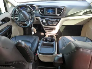 2020 Chrysler Pacifica Touring L with VIN 2C4RC1BG5LR124953, listed as a Copart auction lot 59874695 with 67,855 mi miles and Salvage title. Bid and sale history available at DreamBid. Image 8.