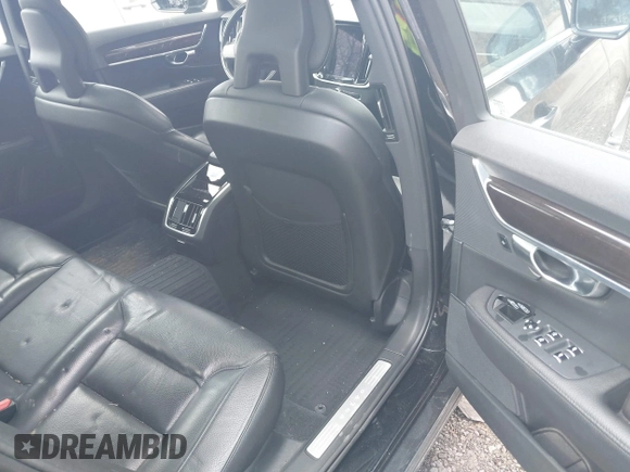 2018 Volvo S90 Momentum with VIN LVY982MK6JP036297, listed as a IAAI auction lot 42094817 with 285,693 mi miles. Bid and sale history available at carsss.com. Image 8.