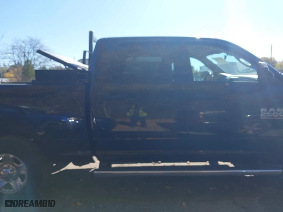 2018 Ram 2500 Tradesman with VIN 3C6UR5CJ4JG275190, listed as a IAAI auction lot 40623047 with 85,121 mi miles. Bid and sale history available at carsss.com. Image 13.
