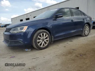 2013 Volkswagen Jetta SE z VIN 3VWBX7AJ8DM401543, wystawiony jako Copart lot #58949655 z przebiegiem 150 674 mil mil oraz Czysty tytuł • Clean title. Historia ofert i sprzedaży dostępna na DreamBid. Obrazek 1.