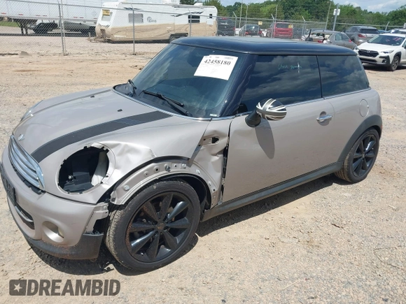 2012 MINI Hardtop z VIN WMWSU3C55CT369622, wystawiony jako IAAI lot #42458180 z przebiegiem 141 444 mil mil oraz . Historia ofert i sprzedaży dostępna na DreamBid. Obrazek 17.