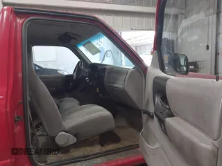 1996 Ford Ranger XL z VIN 1FTCR10A8TPB46028, wystawiony jako IAAI lot #42477552 z przebiegiem 219 635 mil mil oraz . Historia ofert i sprzedaży dostępna na DreamBid. Obrazek 5.