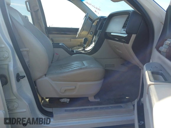 2003 Lincoln Aviator Luxury z VIN 5LMEU68H43ZJ34736, wystawiony jako IAAI lot #41220366 z przebiegiem Nie podano mil oraz . Historia ofert i sprzedaży dostępna na DreamBid. Obrazek 5.