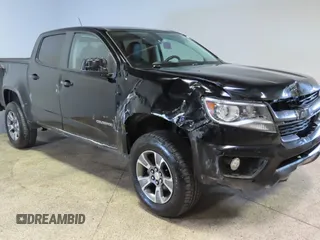 2018 Chevrolet Colorado 4WD Z71 z VIN 1GCGTDEN8J1142853, wystawiony jako Copart lot #57303035 z przebiegiem 81 421 mil mil oraz Szkoda całkowita • Salvage title. Historia ofert i sprzedaży dostępna na DreamBid. Obrazek 1.
