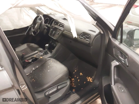 2018 Volkswagen Tiguan SEL with VIN 3VV3B7AX9JM125297, listed as a IAAI auction lot 41983886 with 82,429 mi miles. Bid and sale history available at carsss.com. Image 5.