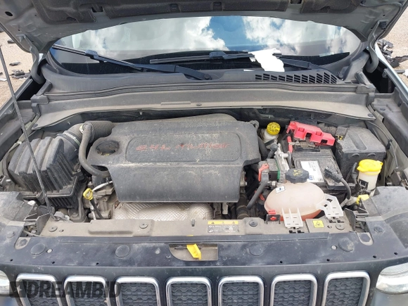 2020 Jeep Renegade Altitude z VIN ZACNJABB0LPL55950, wystawiony jako IAAI lot #42222826 z przebiegiem 74 022 mil mil oraz . Historia ofert i sprzedaży dostępna na DreamBid. Obrazek 10.