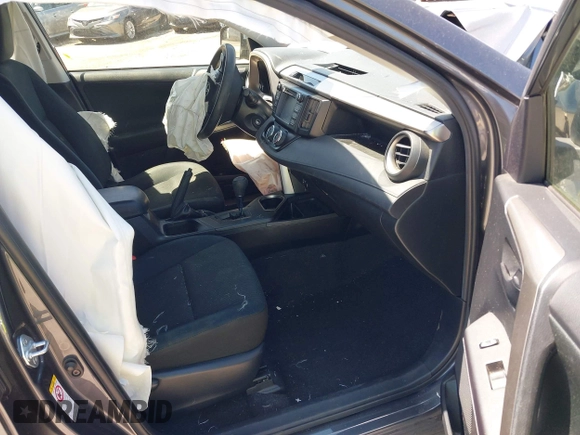 2018 Toyota RAV4 LE с VIN JTMBFREVXJJ745379, выставлен на аукционе IAAI как лот 42269832 с пробегом Не указан миль и . История ставок и продаж доступна на DreamBid. Изображение 5.