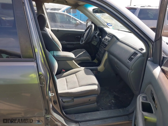 2008 Honda Pilot SE with VIN 5FNYF28328B010912, listed as a IAAI auction lot 41791807 with 247,065 mi miles. Bid and sale history available at carsss.com. Image 5.
