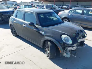 2015 MINI Hardtop 4 Door S z VIN WMWXU3C53F2B56459, wystawiony jako IAAI lot #41400624 z przebiegiem 233 850 mil mil oraz . Historia ofert i sprzedaży dostępna na DreamBid. Obrazek 1.