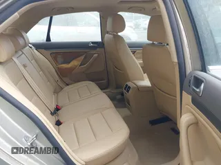 2006 Volkswagen Jetta 2.5L z VIN 3VWSF71K76M750076, wystawiony jako IAAI lot #42769137 z przebiegiem 99 114 mil mil oraz . Historia ofert i sprzedaży dostępna na DreamBid. Obrazek 8.