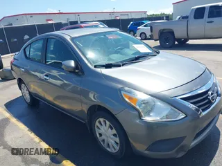 2016 Nissan Versa SV z VIN 3N1CN7AP6GL918001, wystawiony jako IAAI lot #42321366 z przebiegiem 82 871 mil mil oraz . Historia ofert i sprzedaży dostępna na DreamBid. Obrazek 1.